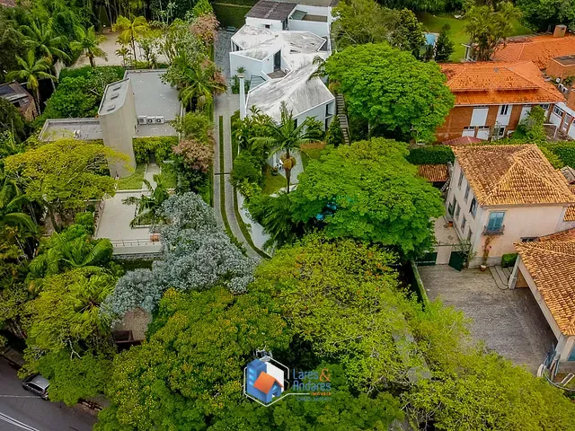 Casa com 1550m² 4 quartos e 6 banheiros, à venda, no bairro Vila Tramontano em São Paulo