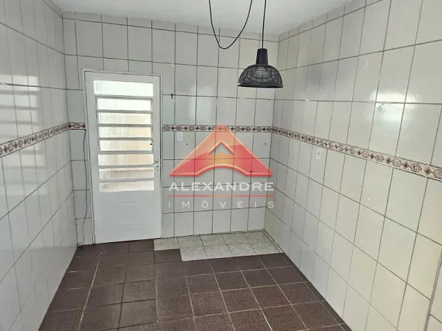 Casa com 275m² 2 quartos e 1 banheiro, à venda, no bairro Jardim Ismênia em São José dos Campos