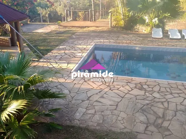 Casa com 2500m² 4 quartos e 3 banheiros, à venda, no bairro Freitas em São José dos Campos