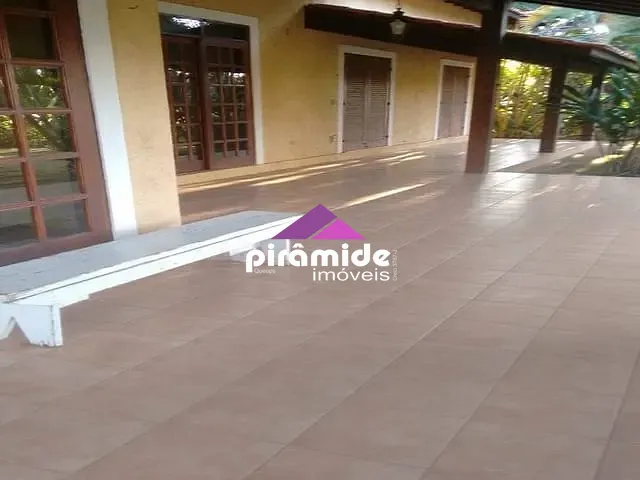 Casa com 2500m² 4 quartos e 3 banheiros, à venda, no bairro Freitas em São José dos Campos