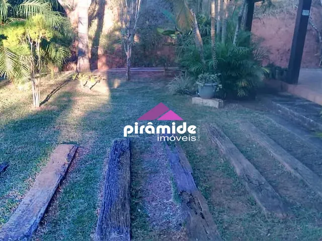 Casa com 2500m² 4 quartos e 3 banheiros, à venda, no bairro Freitas em São José dos Campos