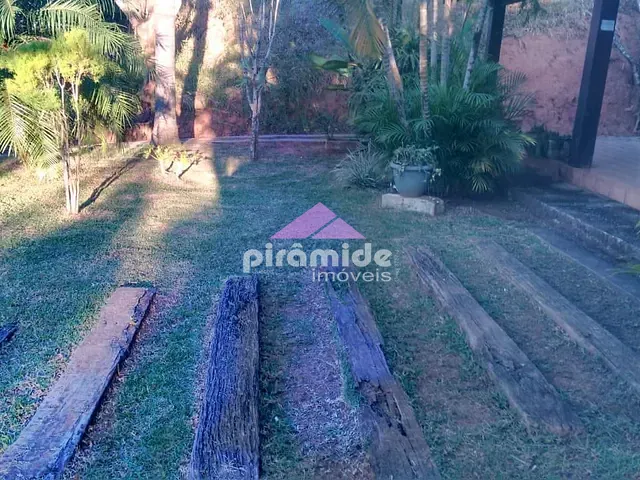 Casa com 2500m² 4 quartos e 3 banheiros, à venda, no bairro Freitas em São José dos Campos