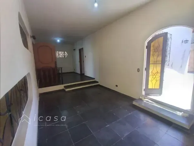 Casa com 250m² 3 quartos e 2 banheiros, à venda, no bairro Jardim Independência em Taubaté