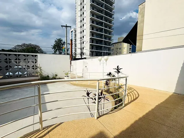 Casa com 360m², para alugar, no bairro Jardim Guadalajara em Sorocaba