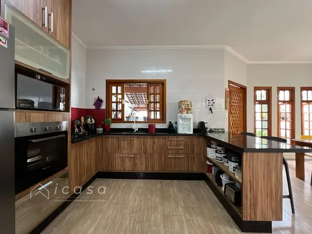 Casa com 140m² 3 quartos e 2 banheiros, à venda, no bairro Vila Branca em Jacareí