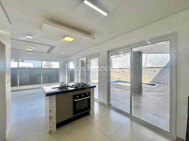 Casa com 325m² 3 quartos e 5 banheiros, à venda ou para alugar, no bairro Além Ponte em Sorocaba