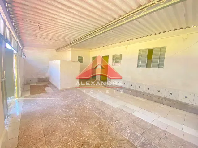 Casa com 30m² 1 quarto e 1 banheiro, para alugar, no bairro Jardim Ismênia em São José dos Campos