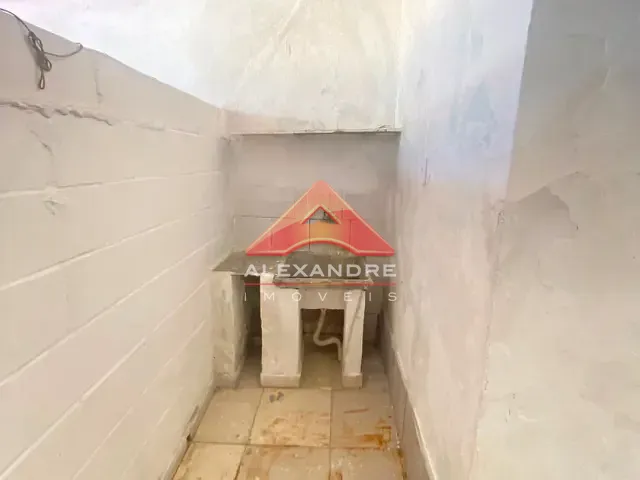 Casa com 30m² 1 quarto e 1 banheiro, para alugar, no bairro Jardim Ismênia em São José dos Campos
