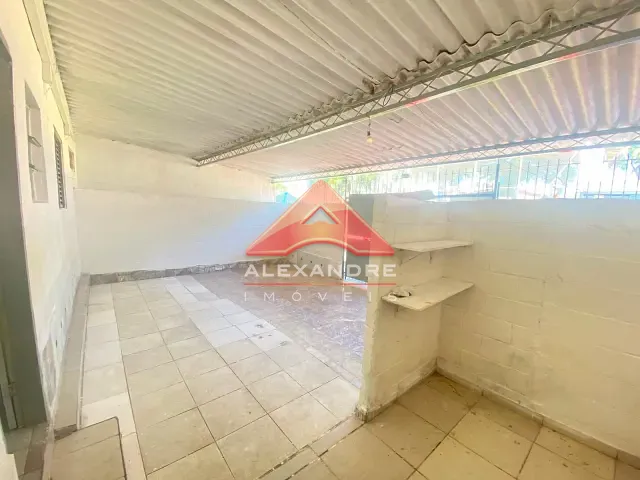 Casa com 30m² 1 quarto e 1 banheiro, para alugar, no bairro Jardim Ismênia em São José dos Campos