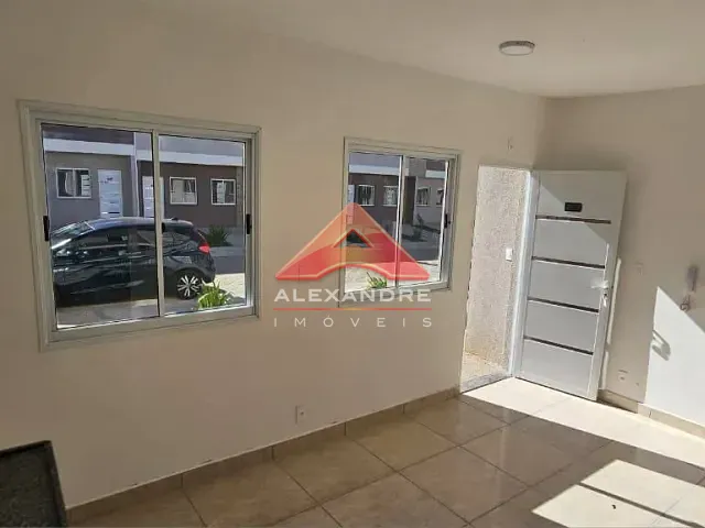 Casa 2 quartos e 1 banheiro, para alugar, no bairro Eugênio de Mello em São José dos Campos