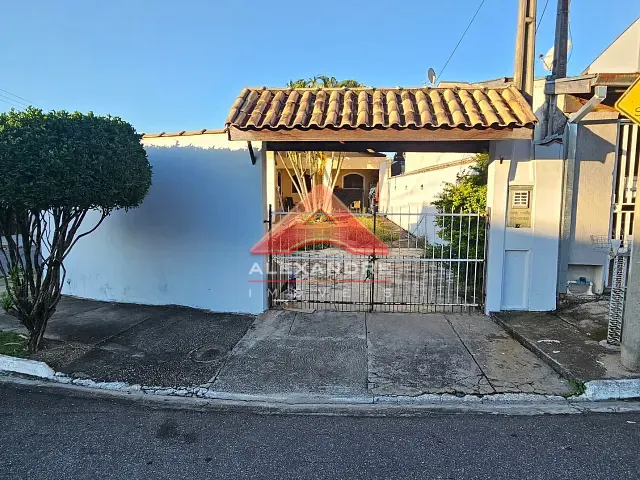 Casa 4 quartos e 2 banheiros, à venda, no bairro Residencial Ana Maria em São José dos Campos