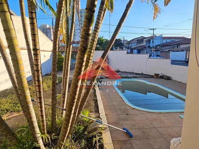 Casa 4 quartos e 2 banheiros, à venda, no bairro Residencial Ana Maria em São José dos Campos