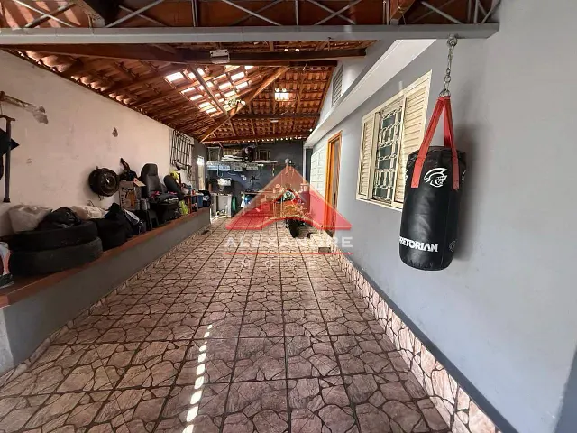 Casa 5 quartos e 3 banheiros, à venda, no bairro Vila São Pedro em São José dos Campos