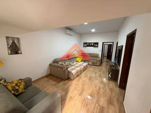 Casa 5 quartos e 3 banheiros, à venda, no bairro Vila São Pedro em São José dos Campos