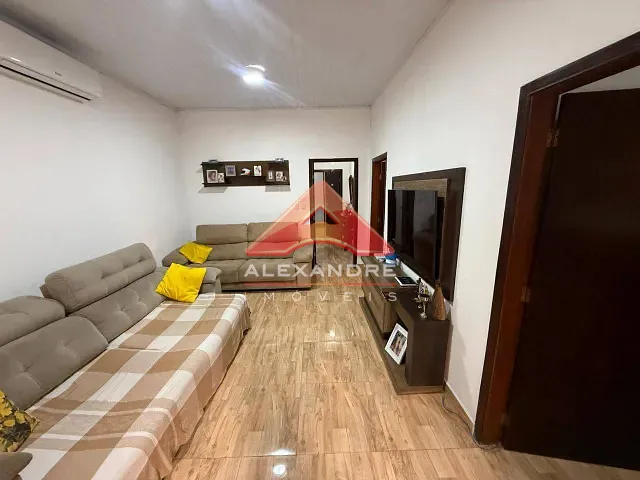 Casa 5 quartos e 3 banheiros, à venda, no bairro Vila São Pedro em São José dos Campos