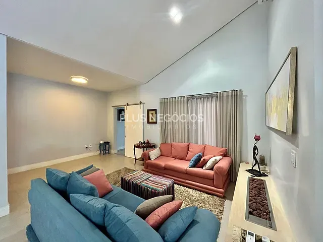 Casa com 1027m² 4 quartos e 5 banheiros, à venda, no bairro barreiro em Araçoiaba da Serra