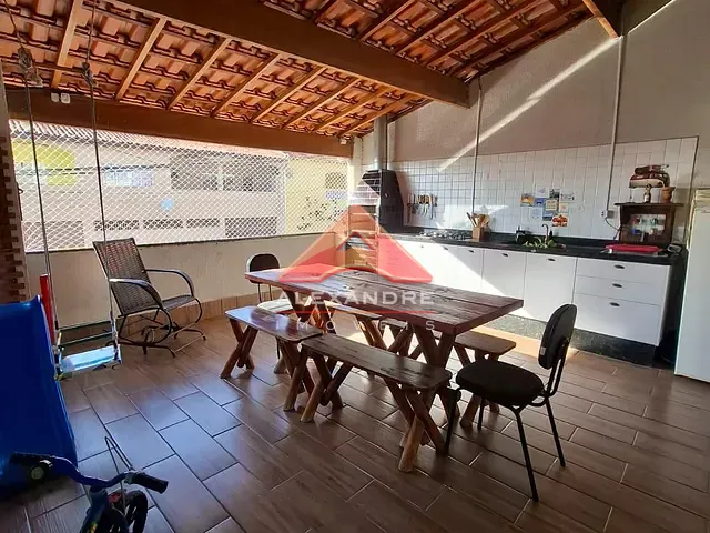 Casa 2 quartos e 1 banheiro, à venda, no bairro Parque Novo Horizonte em São José dos Campos