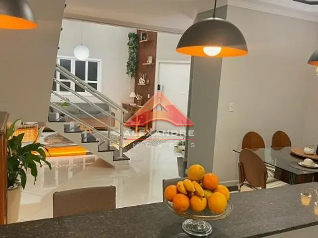 Casa com 175m² 3 quartos e 1 banheiro, à venda, no bairro Loteamento Villa Branca em Jacareí