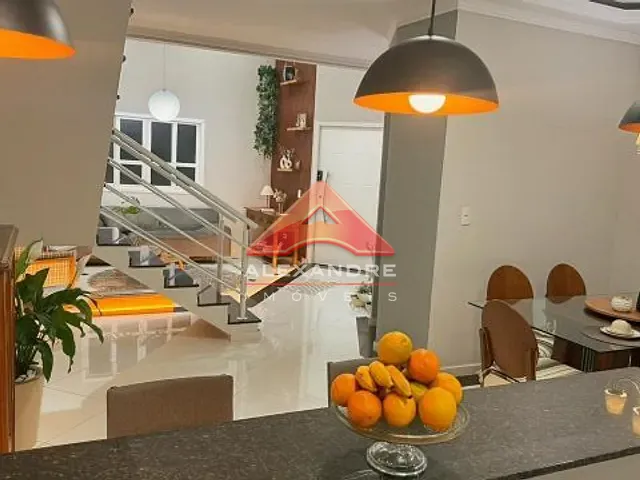 Casa com 175m² 3 quartos e 1 banheiro, à venda, no bairro Loteamento Villa Branca em Jacareí
