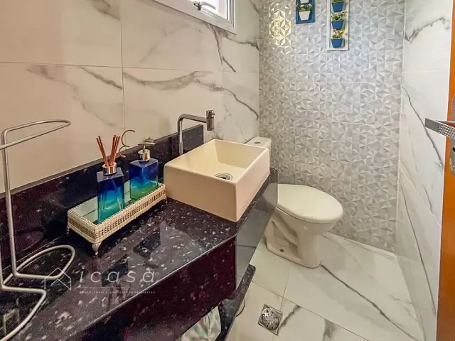 Casa com 300m² 3 quartos e 5 banheiros, à venda ou para alugar, no bairro Condomínio Terras do Vale em Caçapava