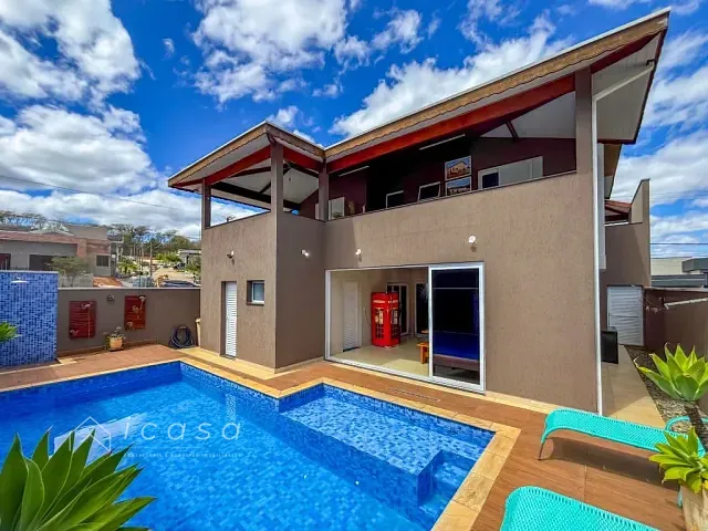 Casa com 300m² 3 quartos e 5 banheiros, à venda ou para alugar, no bairro Condomínio Terras do Vale em Caçapava
