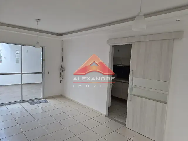 Casa 3 quartos e 2 banheiros, à venda, no bairro Eugênio de Mello em São José dos Campos