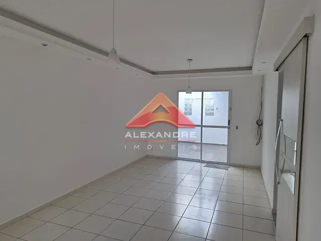 Casa 3 quartos e 2 banheiros, à venda, no bairro Eugênio de Mello em São José dos Campos