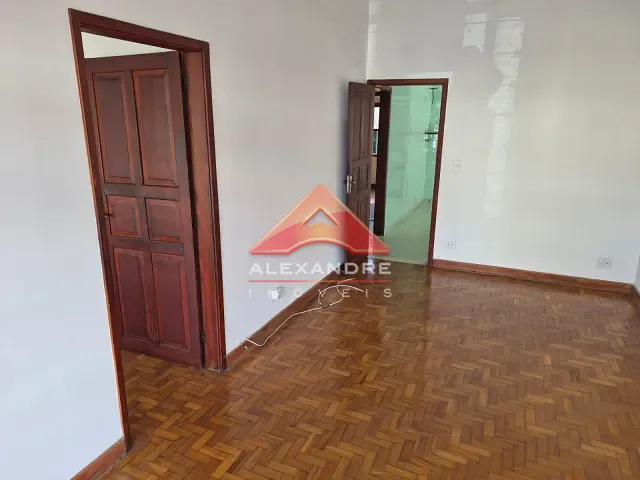 Casa 3 quartos e 2 banheiros, à venda, no bairro Jardim Maringá em São José dos Campos