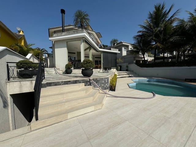 Casa com 800m² 4 quartos e 5 banheiros, à venda ou para alugar, no bairro Tamboré em Santana de Parnaíba