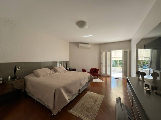 Casa com 800m² 4 quartos e 5 banheiros, à venda ou para alugar, no bairro Tamboré em Santana de Parnaíba