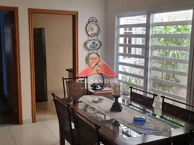 Casa 4 quartos e 5 banheiros, à venda, no bairro Vila Industrial em São José dos Campos