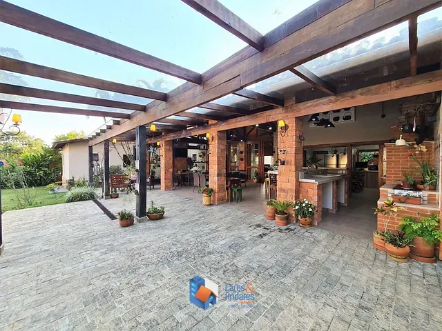 Casa com 2000m² 5 quartos e 4 banheiros, à venda, no bairro Parque Dom Henrique em Cotia