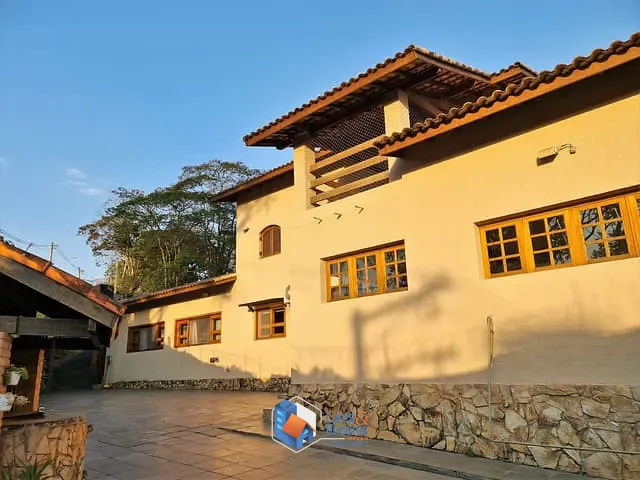 Casa com 2000m² 5 quartos e 4 banheiros, à venda, no bairro Parque Dom Henrique em Cotia