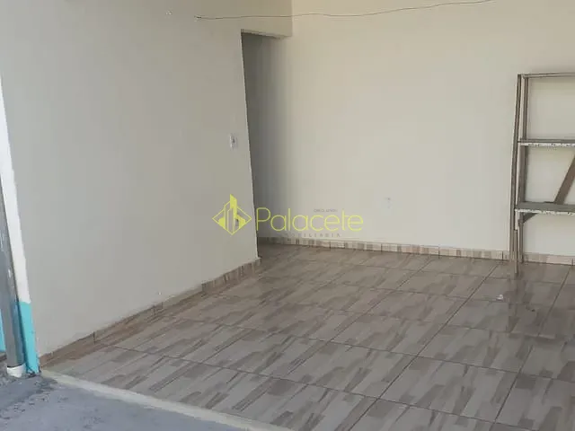 Casa com 250m² 2 quartos e 2 banheiros, à venda, no bairro Jardim Eloyna em Pindamonhangaba