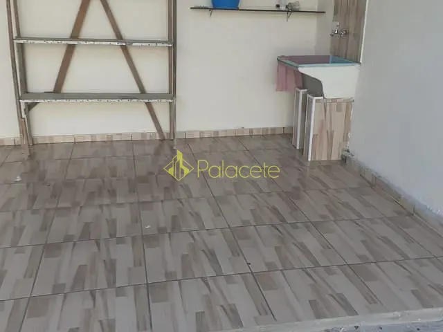 Casa com 250m² 2 quartos e 2 banheiros, à venda, no bairro Jardim Eloyna em Pindamonhangaba
