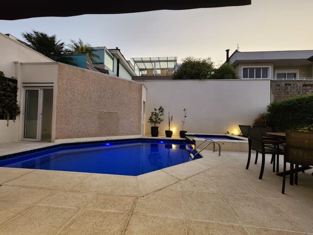 Casa com 384m² 3 quartos e 6 banheiros, à venda, no bairro Umuarama em Osasco