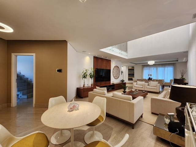 Casa com 384m² 3 quartos e 6 banheiros, à venda, no bairro Umuarama em Osasco