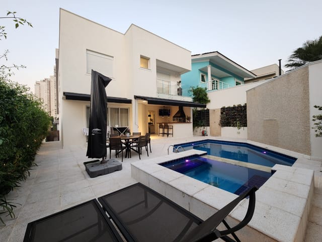 Casa com 384m² 3 quartos e 6 banheiros, à venda, no bairro Umuarama em Osasco