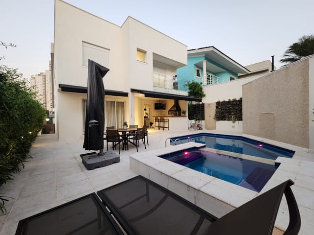 Casa com 384m² 3 quartos e 6 banheiros, à venda, no bairro Umuarama em Osasco