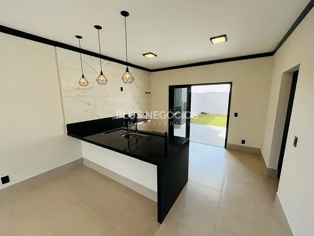 Casa com 250m² 3 quartos e 2 banheiros, à venda, no bairro Jardim M da Gloria em Araçoiaba da Serra
