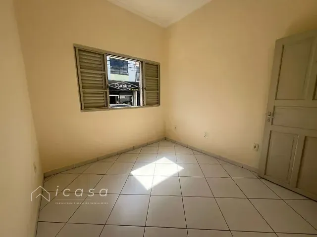 Casa com 250m² 3 quartos e 3 banheiros, à venda ou para alugar, no bairro Centro em Caçapava
