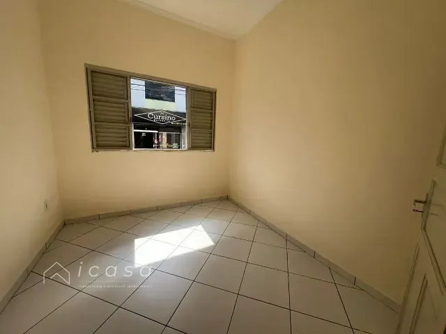 Casa com 250m² 3 quartos e 3 banheiros, à venda ou para alugar, no bairro Centro em Caçapava