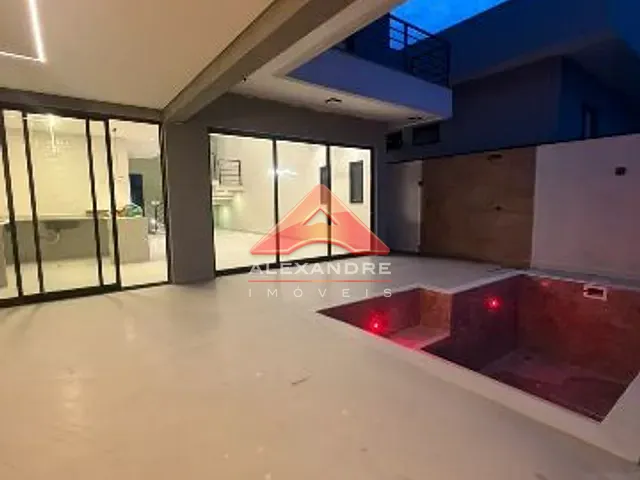 Casa 4 quartos e 1 banheiro, à venda, no bairro Condominio Residencial Mantiqueira em São José dos Campos