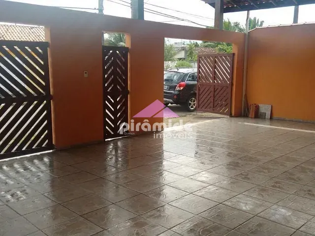 Casa com 320m² 3 quartos e 2 banheiros, à venda, no bairro Travessão em Caraguatatuba