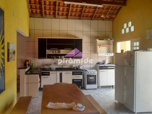 Casa com 320m² 3 quartos e 2 banheiros, à venda, no bairro Travessão em Caraguatatuba