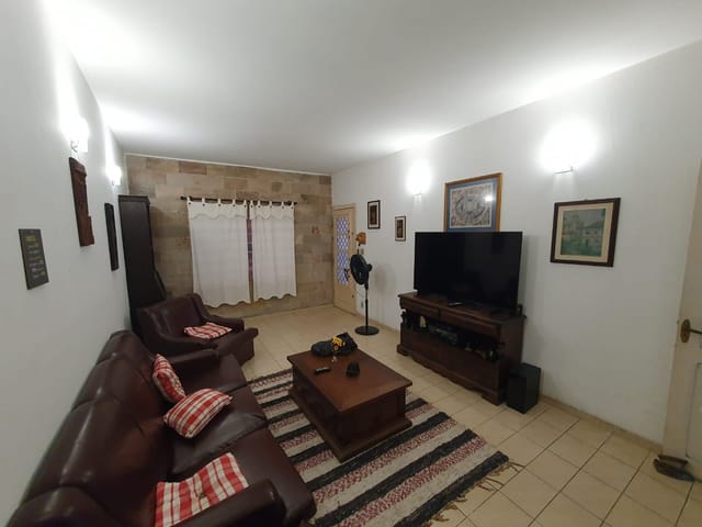 Casa com 360m² 5 quartos e 2 banheiros, à venda, no bairro Chácara do Visconde em Taubaté