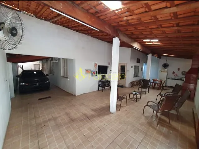 Casa com 360m² 5 quartos e 2 banheiros, à venda, no bairro Chácara do Visconde em Taubaté