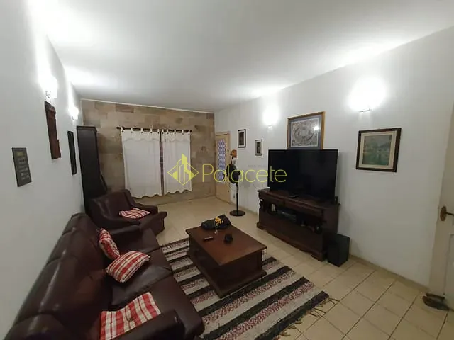 Casa com 360m² 5 quartos e 2 banheiros, à venda, no bairro Chácara do Visconde em Taubaté