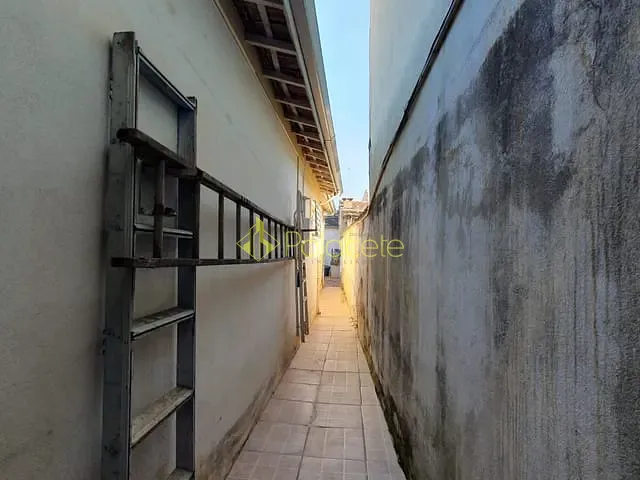 Casa com 360m² 5 quartos e 2 banheiros, à venda, no bairro Chácara do Visconde em Taubaté