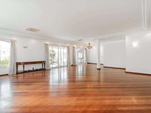 Casa com 900m², à venda, no bairro Alphaville Residencial Dois em Barueri